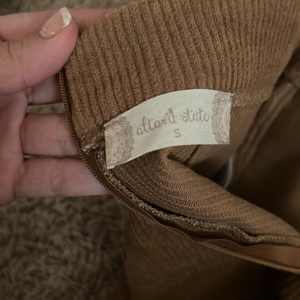 Skirt/Short - Picture 3 of 4